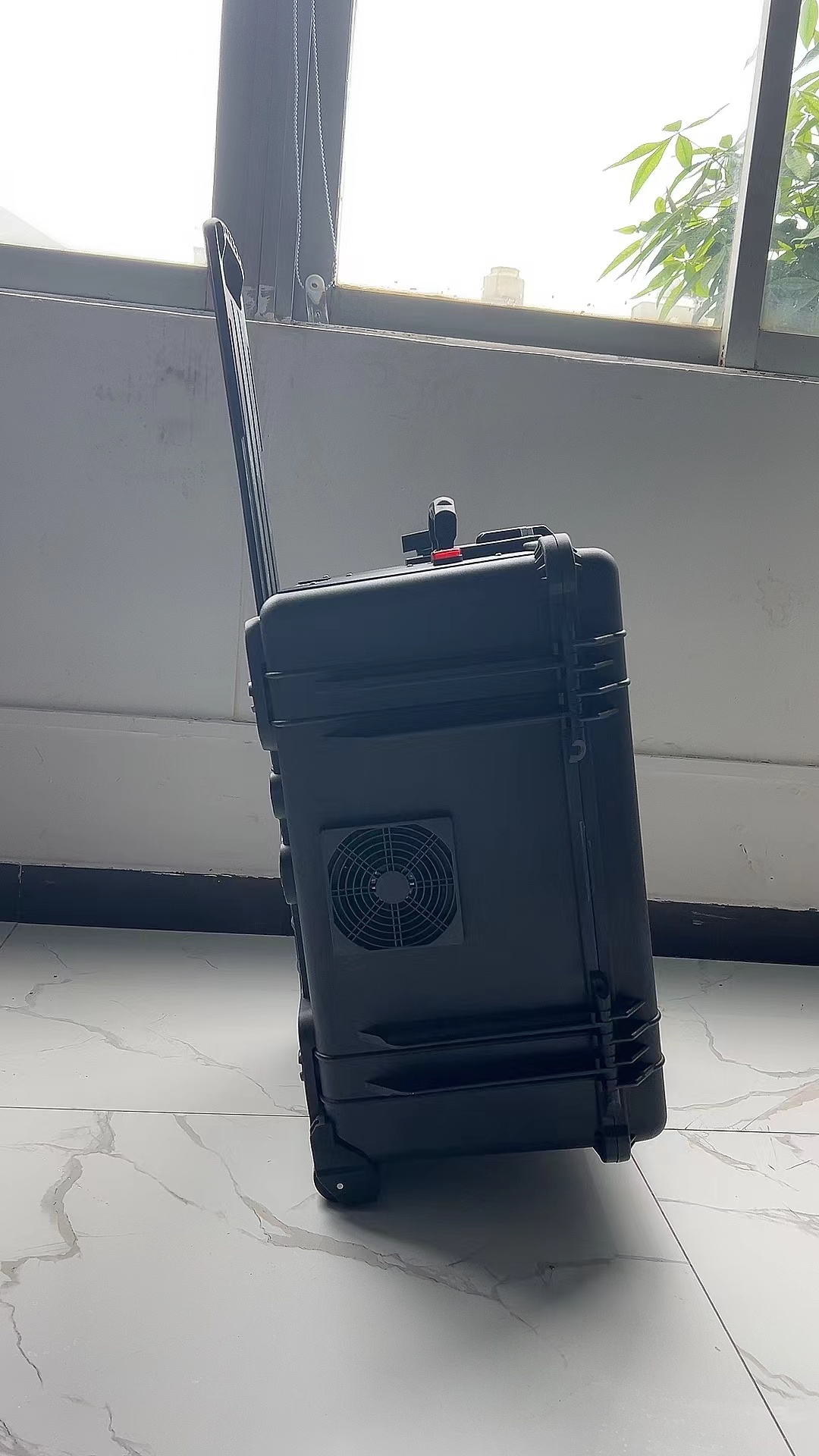 浦江手拉箱型移动通信干扰器